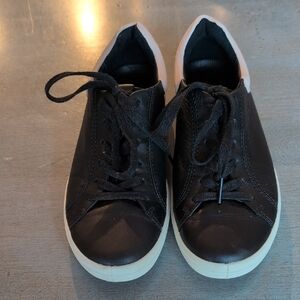 Ecco Black and White Sneakers. EU Sz 36/ US Sz 5-5.5